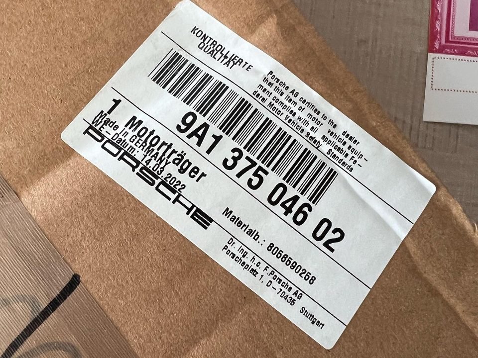 Porsche Boxster (981): Coxim do motor · 9A1 375 046 02